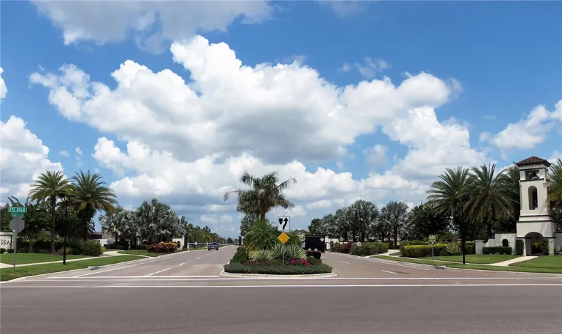 Del Tierra Entrance and Exit