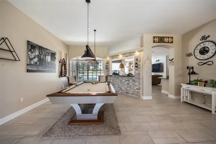 Pool table in L/R