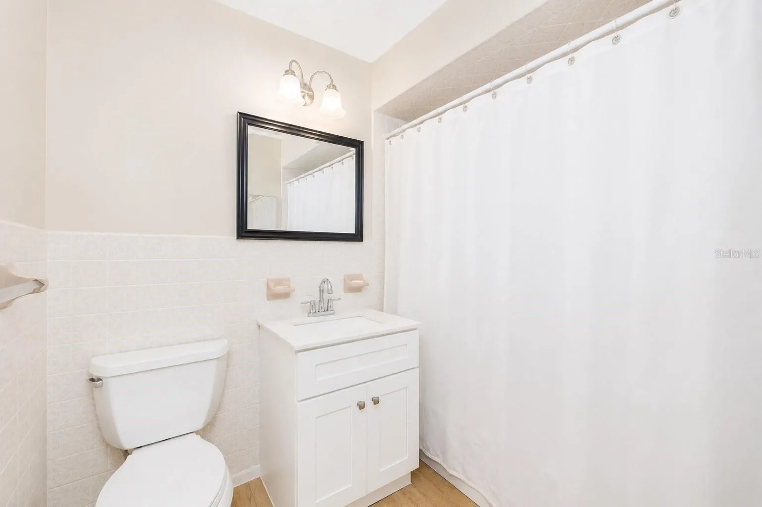 Guest bathroom.