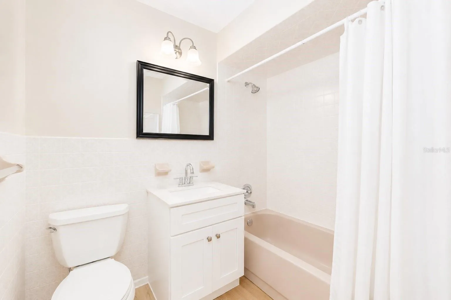 Guest bathroom.