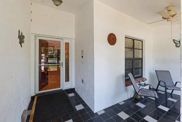 Screened front entry & porch