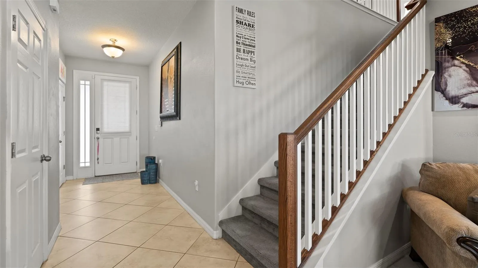 Foyer/Stairs