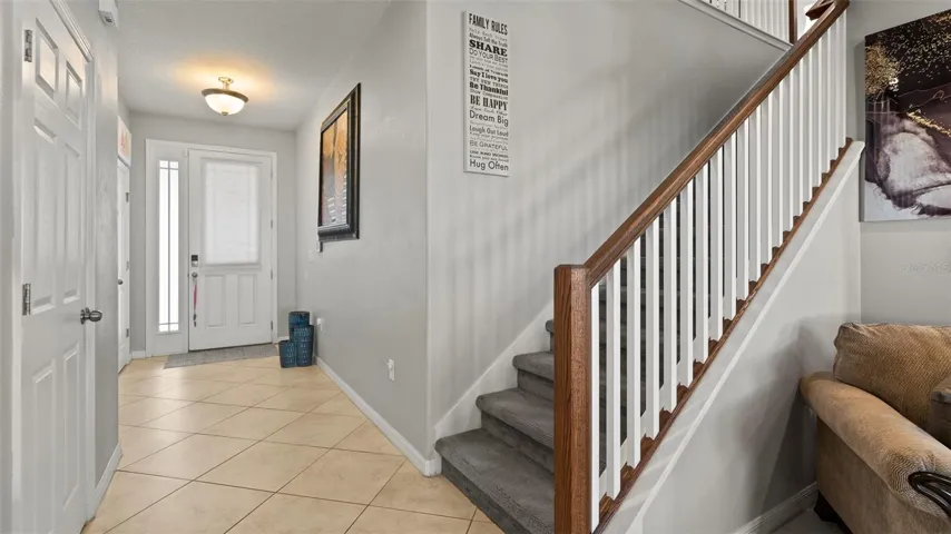 Foyer/Stairs
