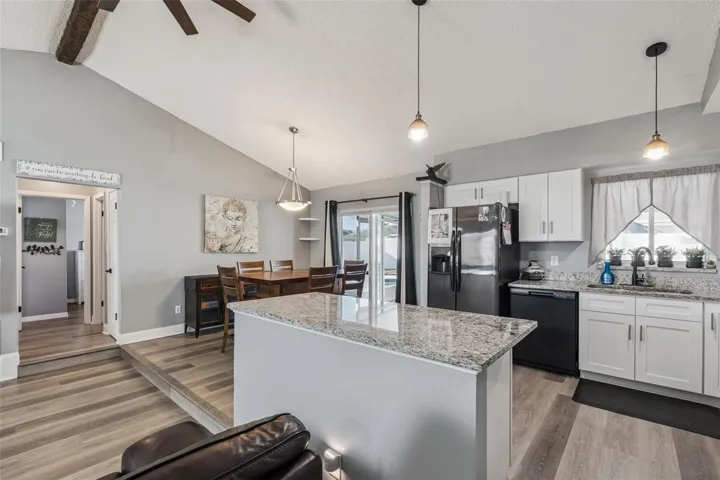 Kitchen /Dining