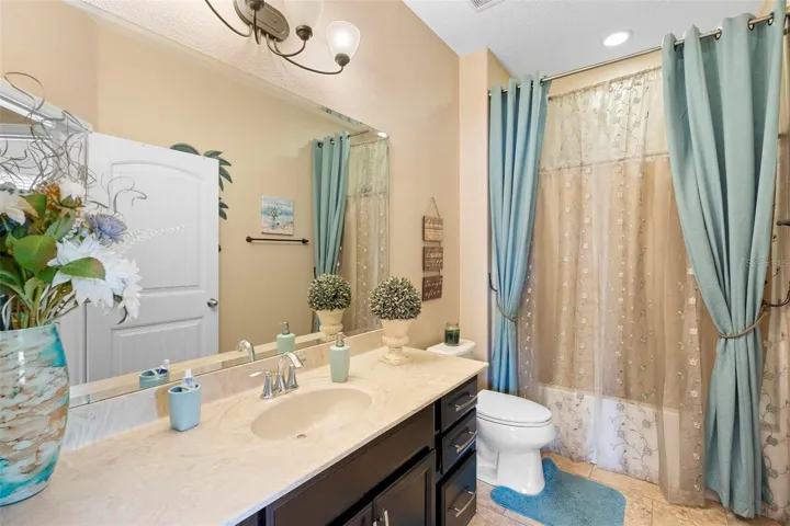 bathroom outside 2nd bedroom
