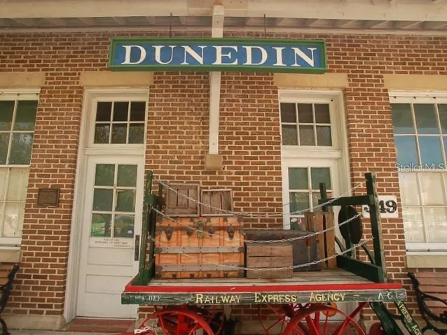 Historic venue, shopping, and great food Dunedin