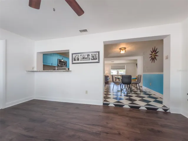 Pass through window from kitchen to enclosed room