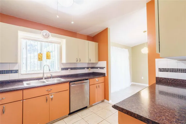 Lots of counter space in the kitchen