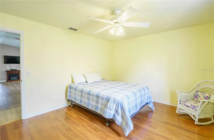 Guest bedroom