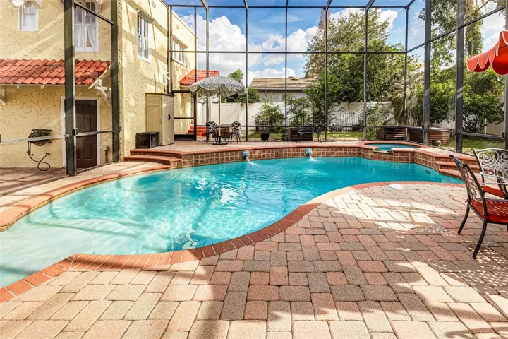 Screened in Pool