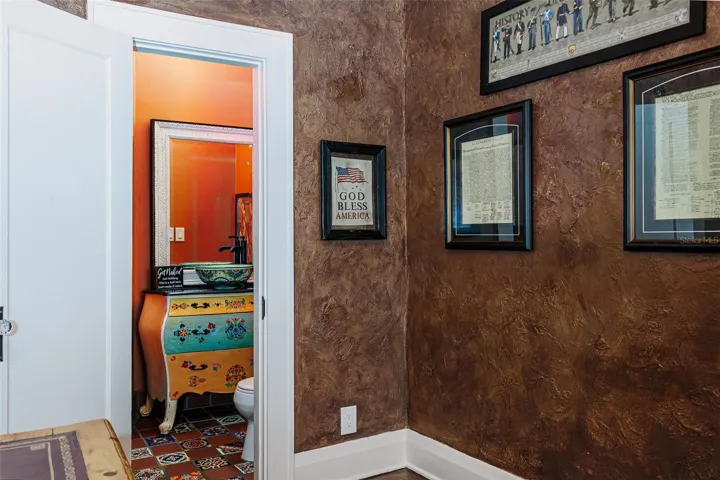 Half Bathroom En-suite