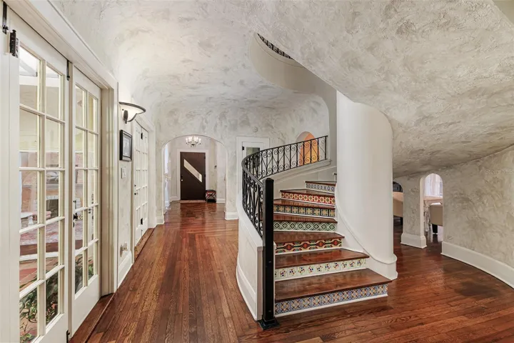 Curved Grand Staircase
