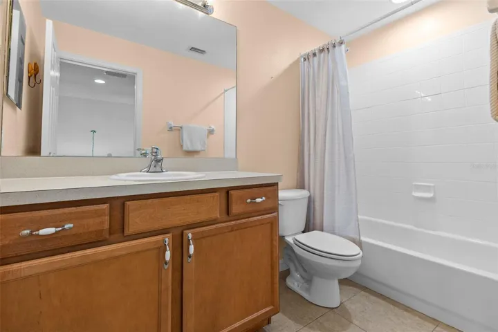 2nd Floor Full bath