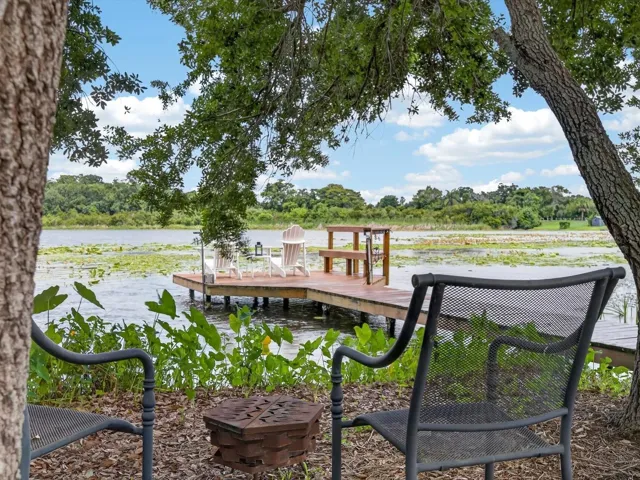 Peaceful Lake Druid Views