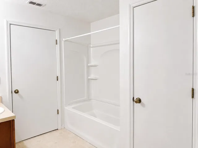 Bathroom 1 Tub/Shower