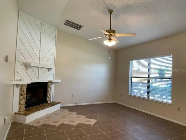 Living Room w/fireplace