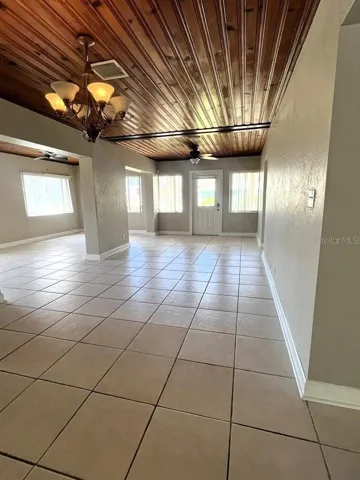 LR AREA LOOKING TOWARD FRONT DOOR