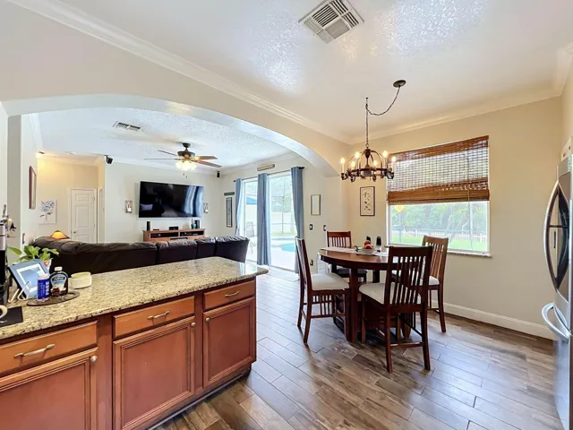 Eat in kitchen