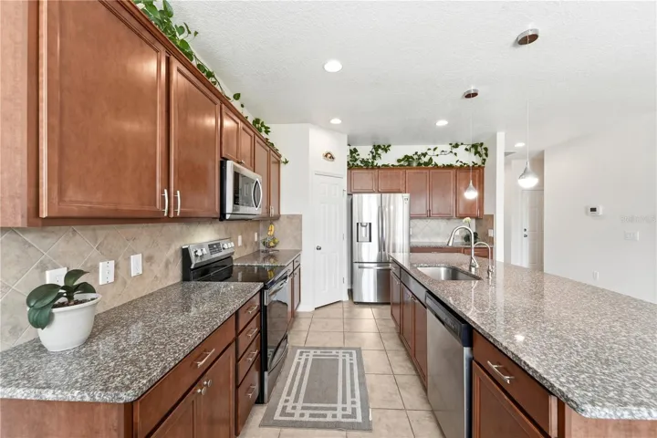 Gently lived in Kitchen ready for your creations.