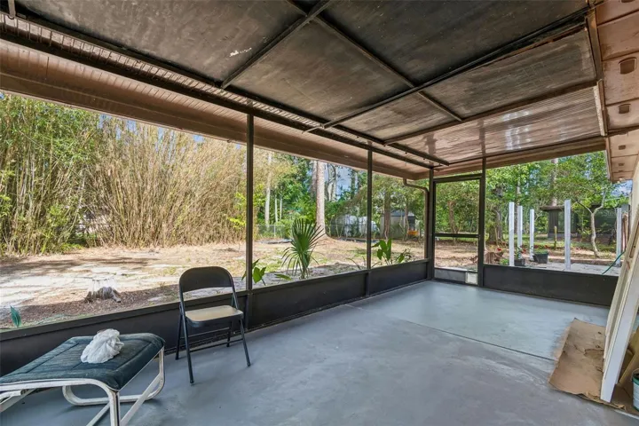 Large screen porch