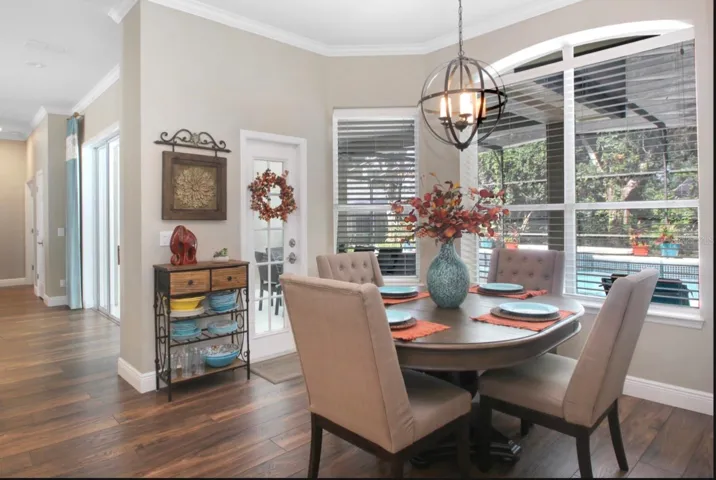 breakfast room for those casual dinners