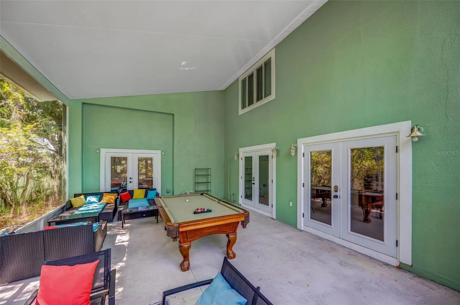 Large Lanai