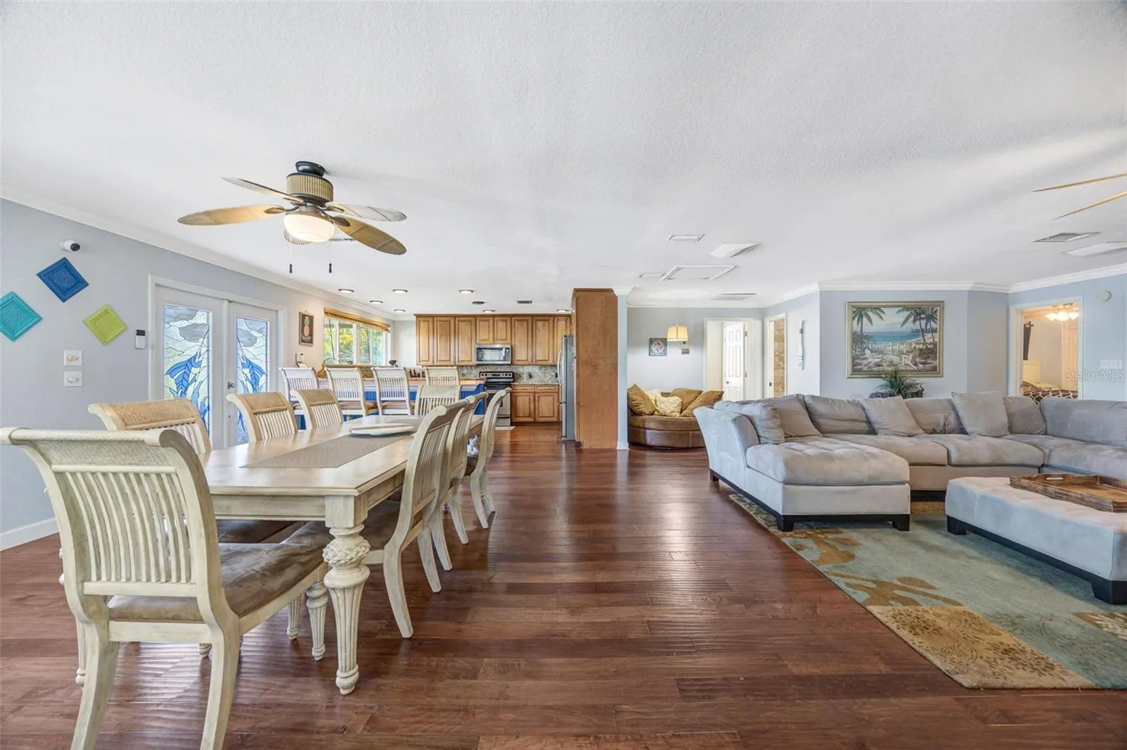 Suite 3 dining room and living area