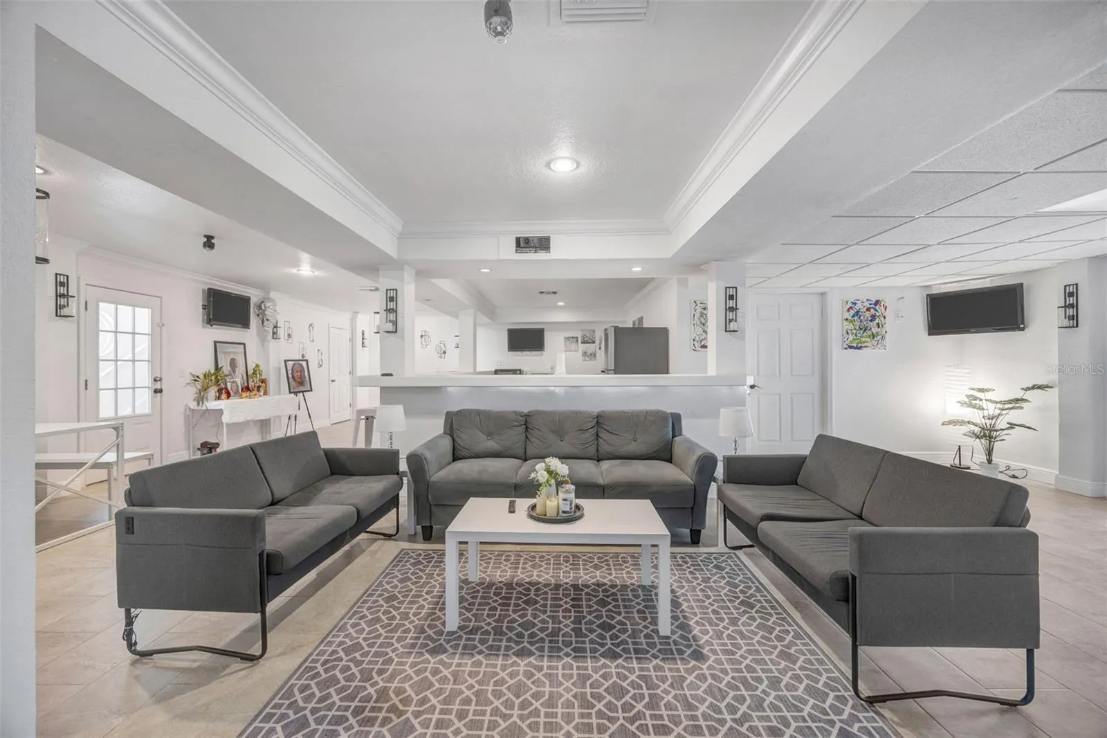 Suite 1 living and kitchen