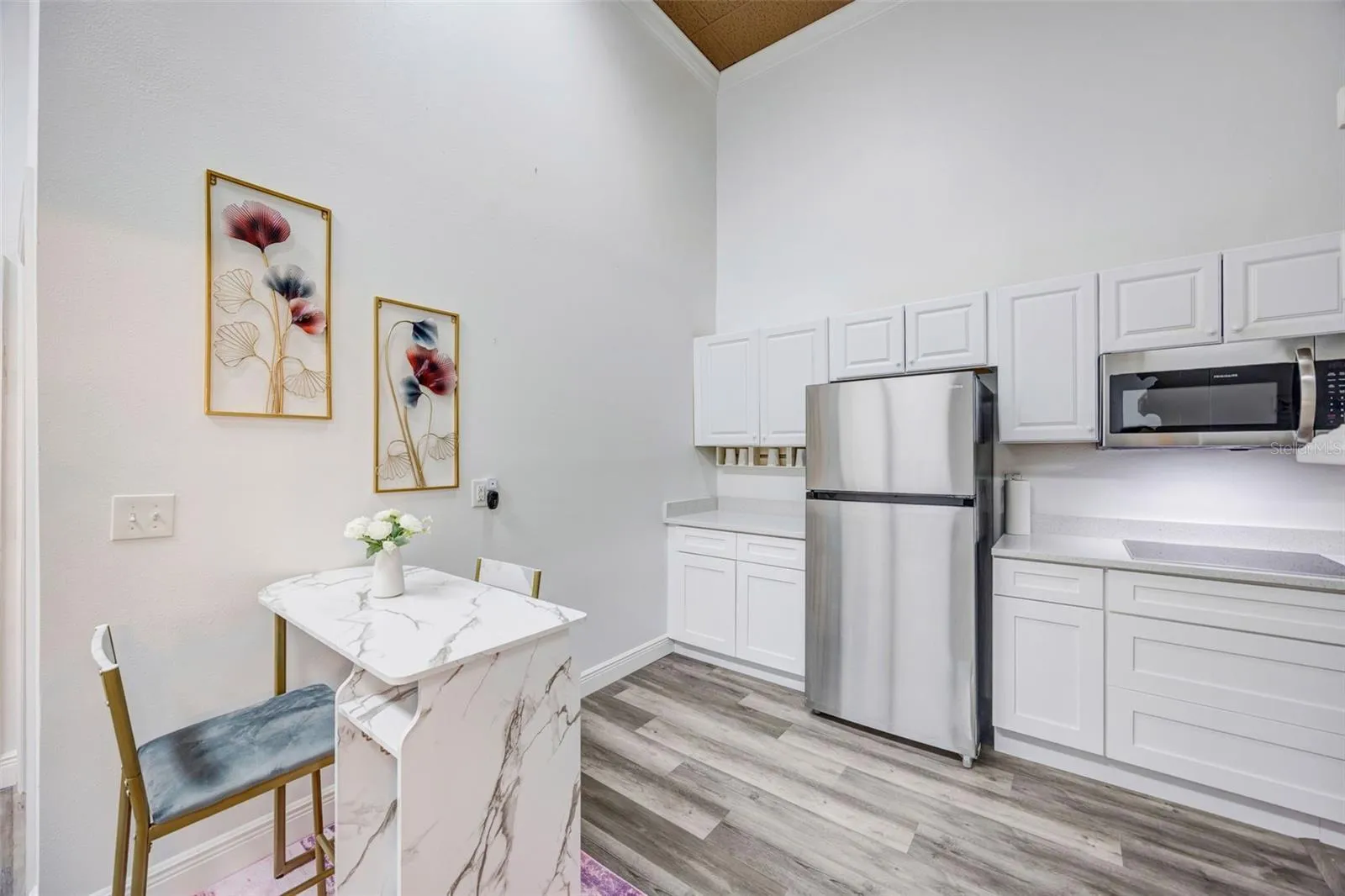 Suite 2 kitchen