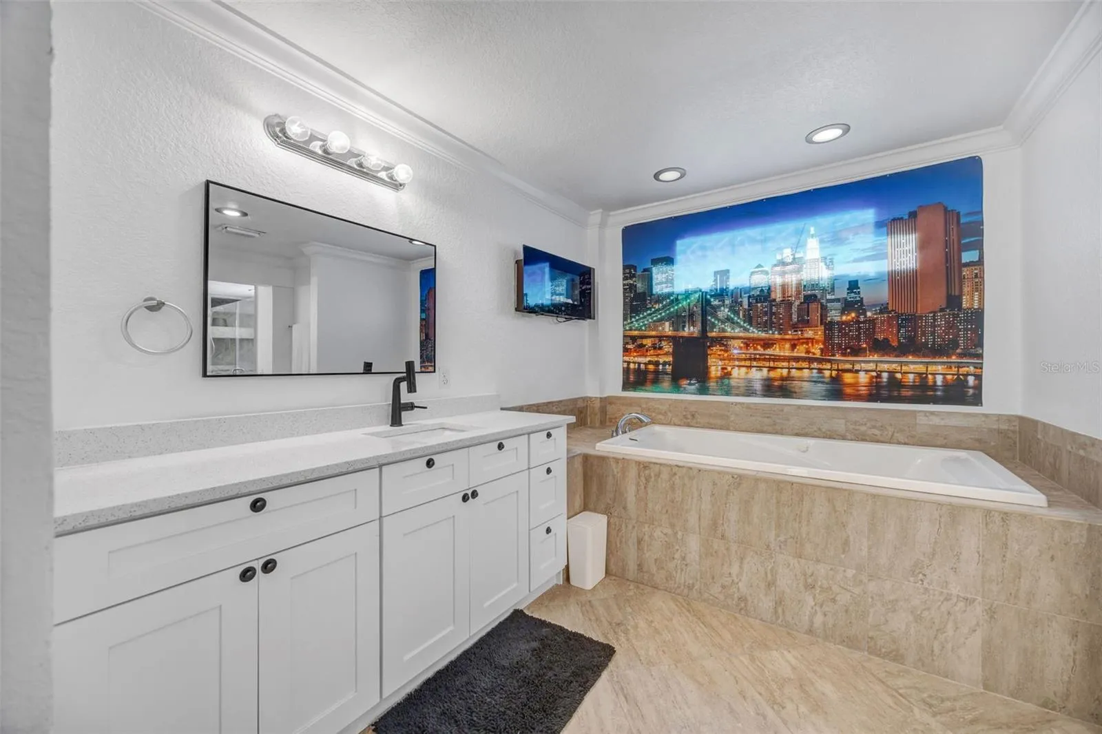 Suite 1 primary bath