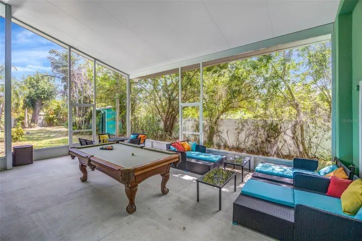 Large Lanai