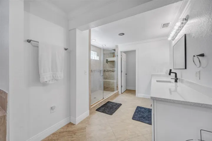 Suite 3 primary bath