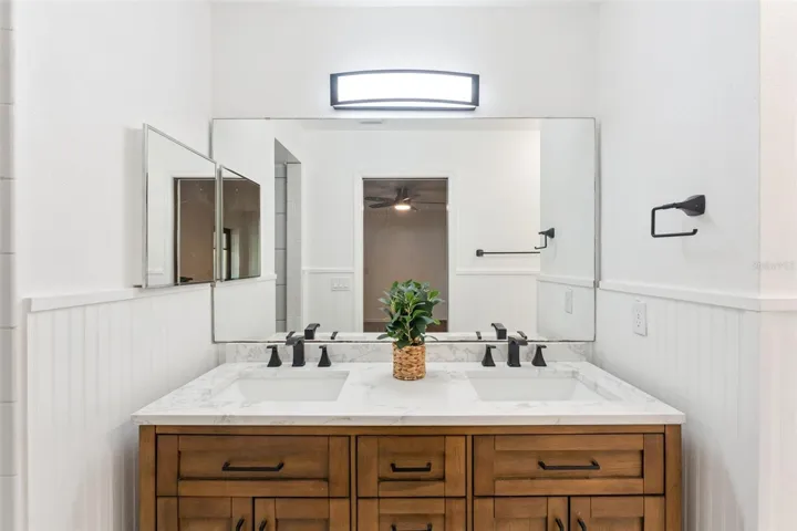 En suite bath