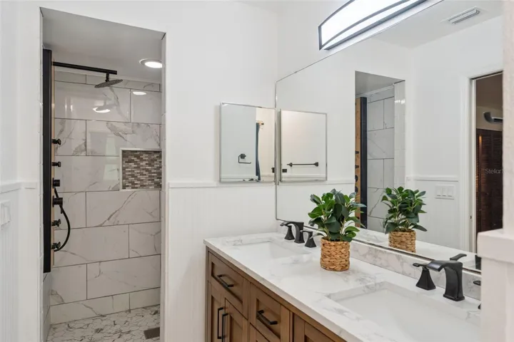 En suite bath