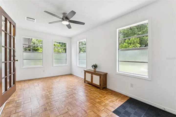 Sun room, under AC