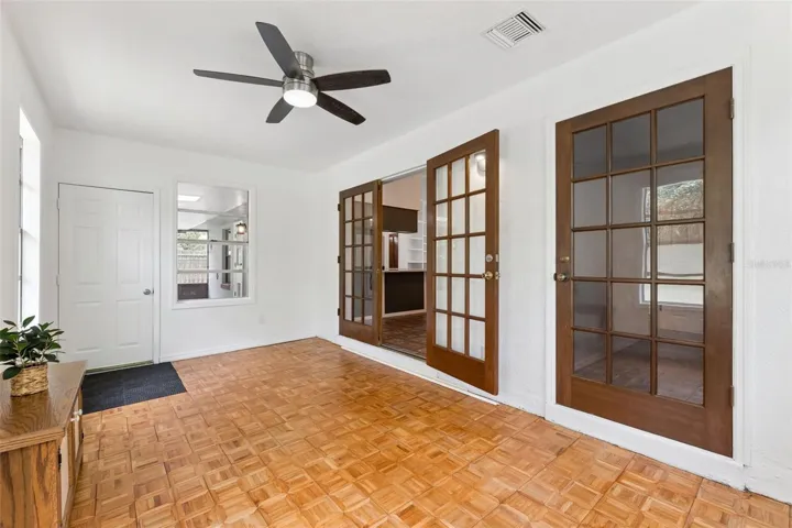 Sun room, under AC