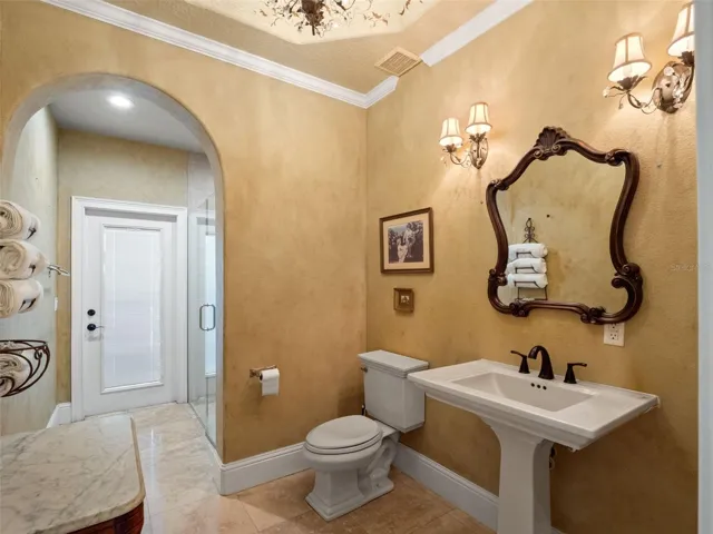 Full Bath/Pool Bath