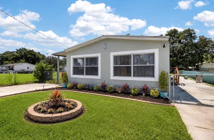 Virtually staged landscaping