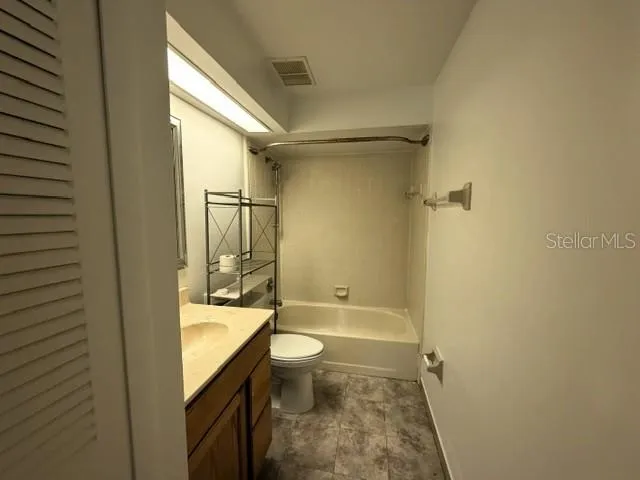 Master ensuite upstairs