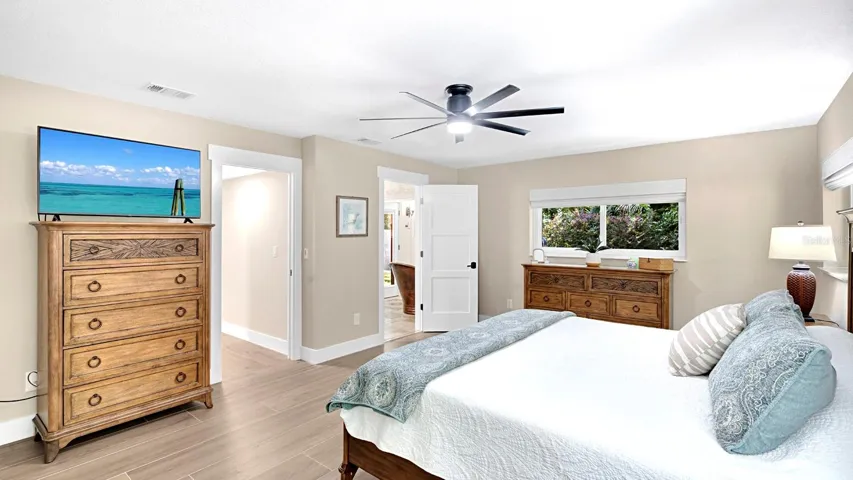 Spacious Room fits King Size Bed