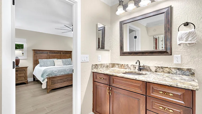 en Suite Primary Bath