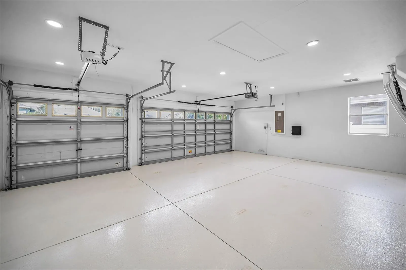 3 Car Garage