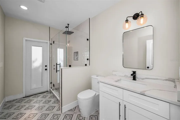 Walk-in shower, yard Bath