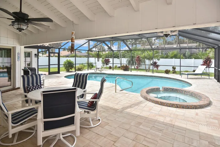 Lanai, pool
