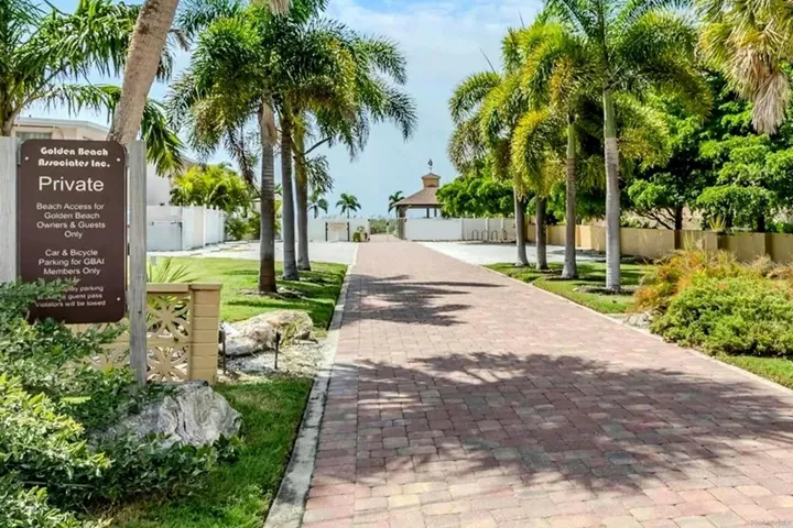 Golden Beach private beach access