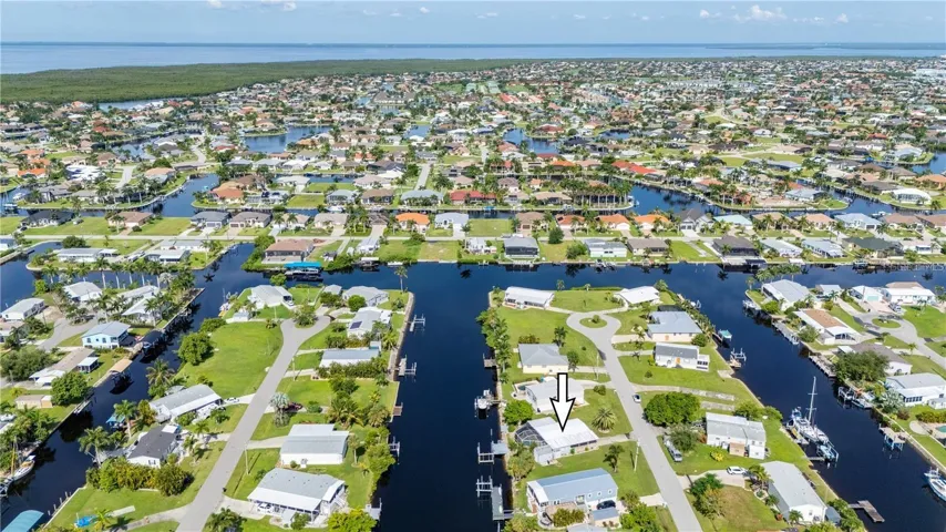 Neighborhood of like kind Gulf access homes