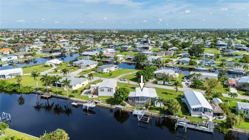 Neighborhood of like kind Gulf access homes
