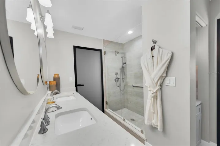 Front Bath with separate side entry