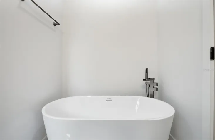 soaking tub in primary