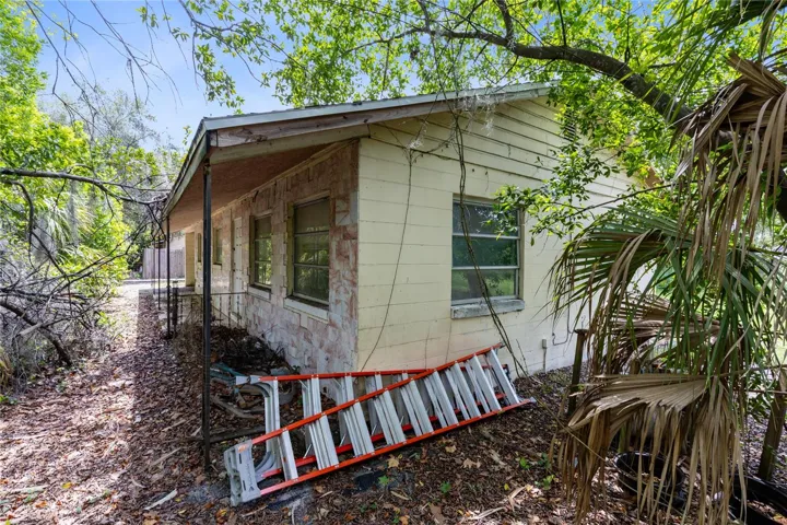 960sqft 2Bed1Bath structure w/ solid foundation